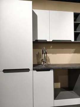 Stylish kitchen designs on display in a home goods store to help customers .. Stock-Fotos