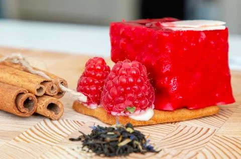 Stylish new creative raspberry cake on a wooden background Foto stock