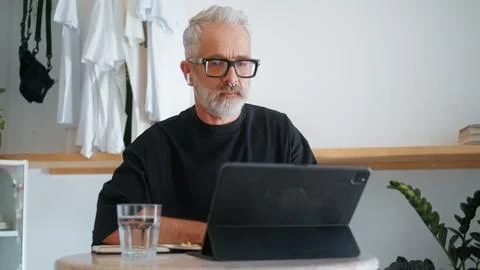 Stylish senior using tablet computer closeup. Thoughtful businessman browsing 스톡 사진