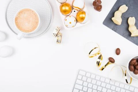 Stylish stationery background with chocolate easter eggs. Stock Fotos
