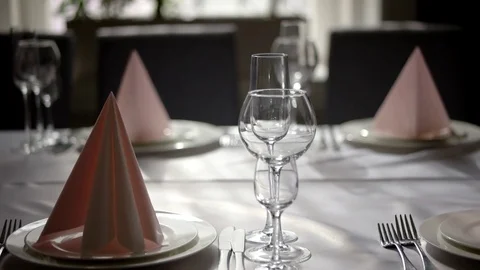 Stylish Wedding Table Ready For Guests in Restaurant. Vídeo Stock 73669949