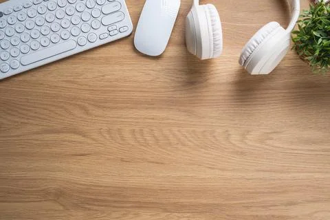 Stylish workspace composition featuring a keyboard, mouse, headphones, and .. Stock-Fotos