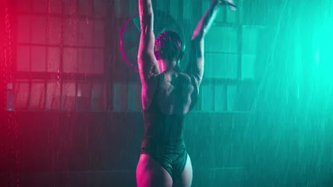 Красивая голая танцовщица: 3000 отборных порно видео