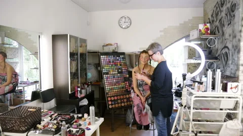 Stylist to apply makeup on the model's face Video stock 68649972