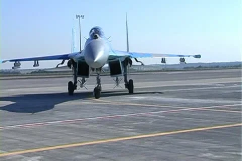 SU 27 Vídeos de archivo 11437394