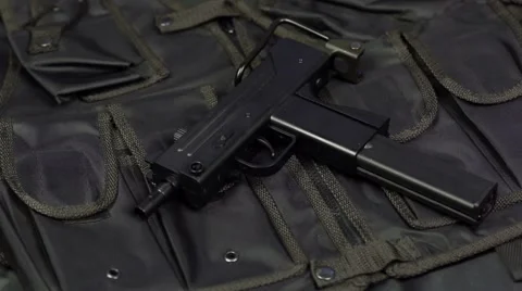 Submachine gun against the background of the vest Stockbeeldmateriaal 61215684