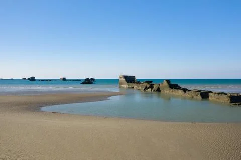 The submerged elements of the artificial port of Gold beach in Asnelles 스톡 사진