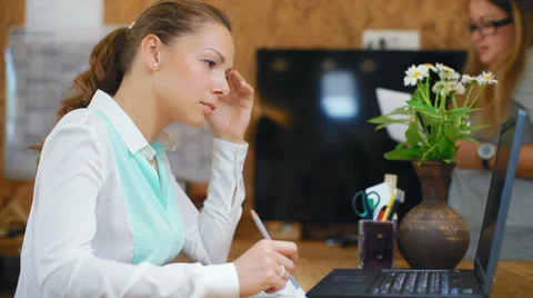 Subordinate suitable for advice to a top manager Stock Footage 38551315