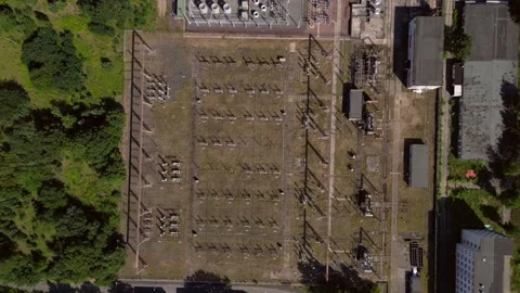 Substation distributing electricity at forest. Great aerial view flight drone Vídeo Stock 315474183
