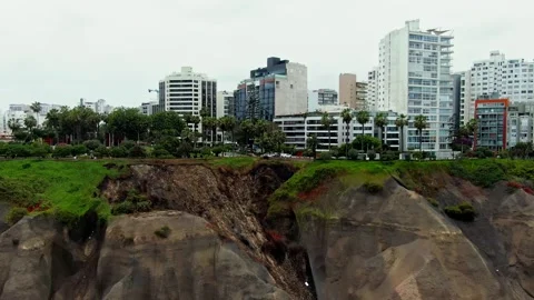 Subtle aerial drone orbit panning along the eroded Costa Verde cliffs in 動画素材 348624751