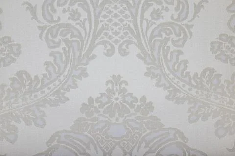 Subtle Light Grey Damask Wallpaper Pattern. Tone on Tone Vintage Baroque Floral Foto stock