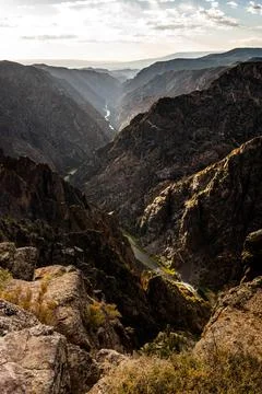 Subtle Rays Over Winding Gunnison River 库存照片