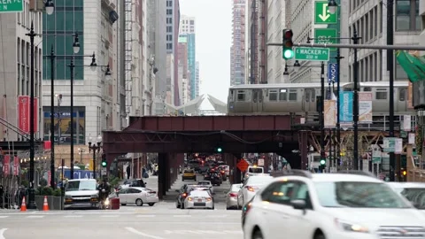 Subway on Elevated Track above Chicago Streets during busy commute day Stock Footage 147981751