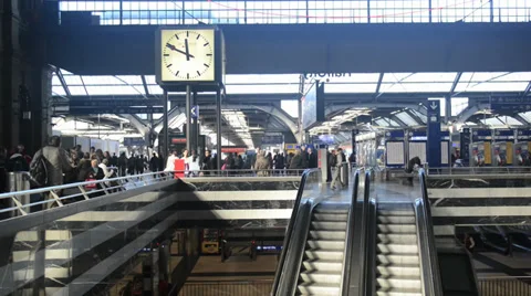 Subway escalator time lapse Stock Footage 32281121