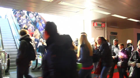 Subway Escalator timelapse Video stock 33635695