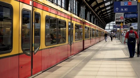 Subway metro train leaving station in Berlin, slow motion shot. Stock-Footage 116243735