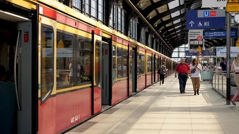 Subway metro train S-Bahn leaving station in Berlin, slow motion shot. Stock-Footage 116244093