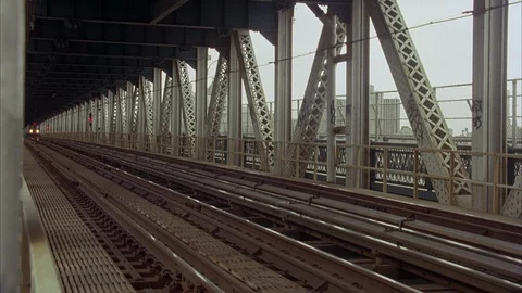Subway in NYC Up Close Stylish Handheld Zooms Vídeo Stock 128408513