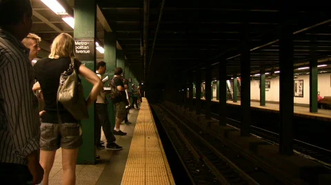 Subway Platform - waiting people Video stock 460022