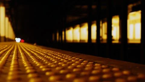 Subway platform worm's eye Stockfoto's