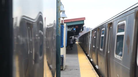 Subway Reflections in Brooklyn NYC 動画素材 29644862