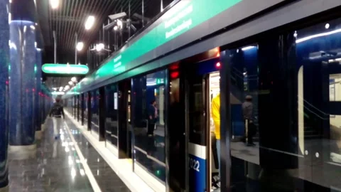 Subway station door background 스톡 동영상 90632577