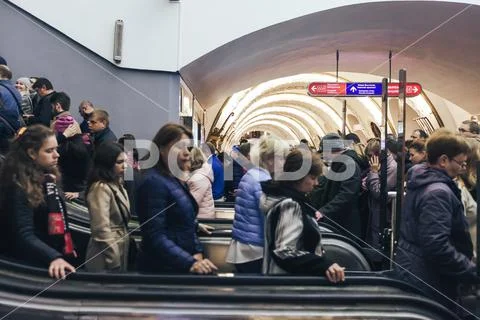 Subway Station Ploschad Vosstaniya in Saint Petersburg in Russia ~ Hi ...