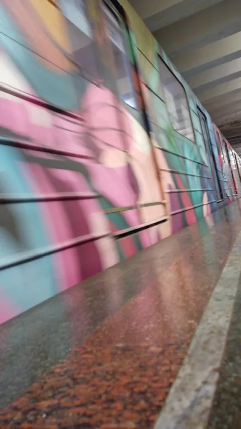 The subway train arrives at the platform Stock Footage