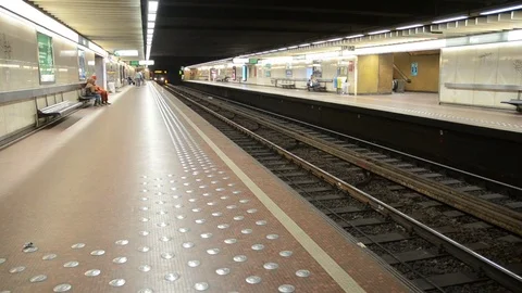 Subway Train Arriving Vídeos de archivo 70547341