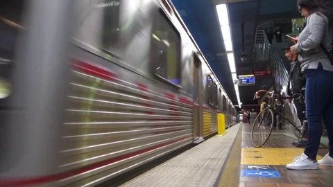 Subway train arriving 스톡 동영상 78026704