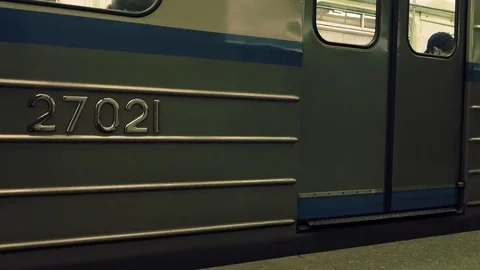Subway train departing from the station 動画素材 73928264