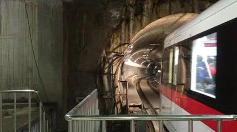 Subway train pass the underground tunnel Video stock 22157108