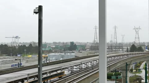 Subway Train Passing towards City Station at Rainy Day 動画素材 59119786