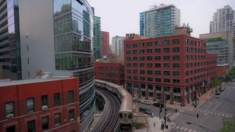 Subway Train Through City Stockbeeldmateriaal 164345195