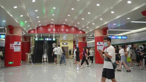 Subway Transfer Crowd Subway Line 1 Wangfujing Video stock 207672698