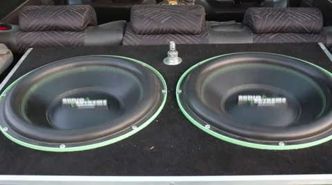 Subwoofers are installed in the trunk. Vídeo Stock 52073629