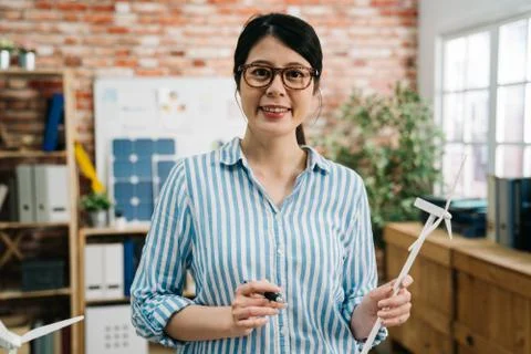 Success architect working on green building plan 库存照片