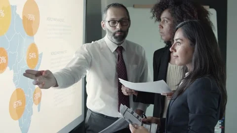 Successful focused partners discussing analytics data 스톡 동영상 137512381