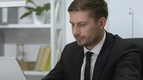 Successful manager ending workday, feeling lower back pain, sedentary lifestyle Видео 117387058