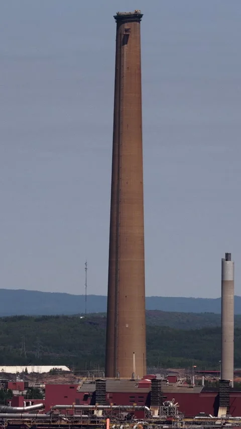 Sudbury mining smoke stack and surrounding area - industrial centre of nickel 動画素材 339815014