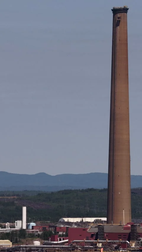 Sudbury mining smoke stack and surrounding area - industrial centre of nickel 動画素材 339815020