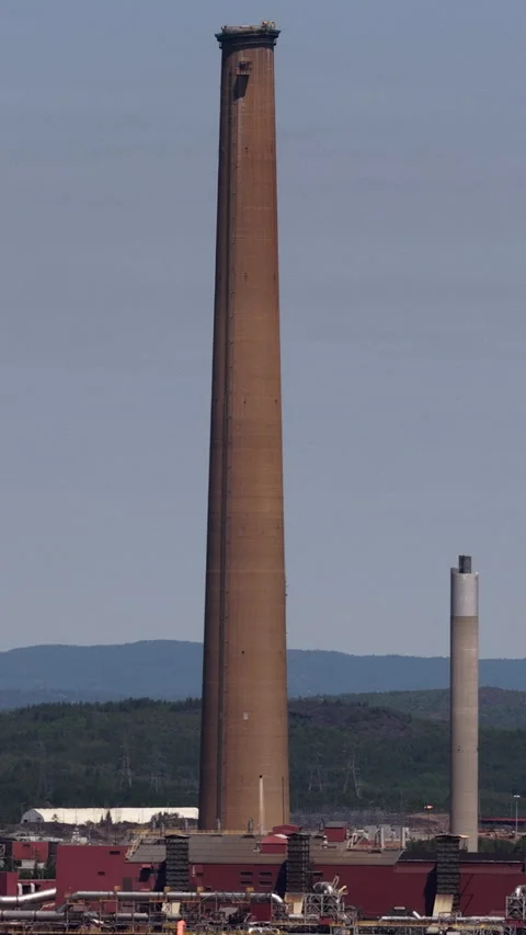 Sudbury mining smoke stack and surrounding area - industrial centre of nickel 動画素材 339815030