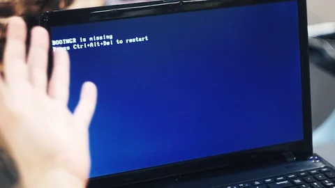 Sudden computer failure, error message displayed on the screen. Angry man Stock-Footage 101634657