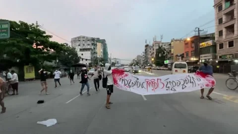 Sudden flash mob protest against the junta in Yangon, Myanmar Stock Footage 198881979