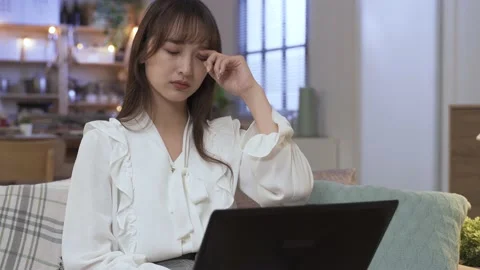 Suffering dry, strained eyes at work Video stock 148193906