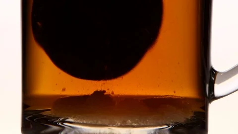 Sugar at the bottom of cup stir with spoon. Closeups Vidéo 73849961