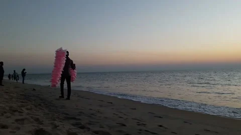 Sugar candy floss seller walking along Malpe beach, Karnataka, South India Video stock 155301751