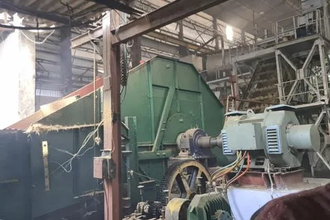 Sugar cane processing, plant, receiving drums and threshing mills, presses .. 스톡 사진