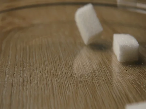 Sugar falling slowmotion studio‚ orginal file: 4K DCI, PRO RES 444, 12 bits Видео 82044434
