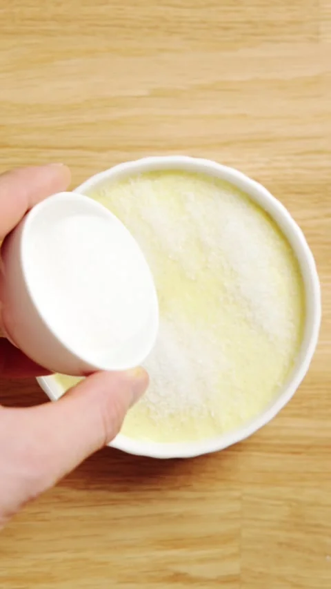 Sugar falls evenly over chilled crema catalana. Stock Footage 345273994